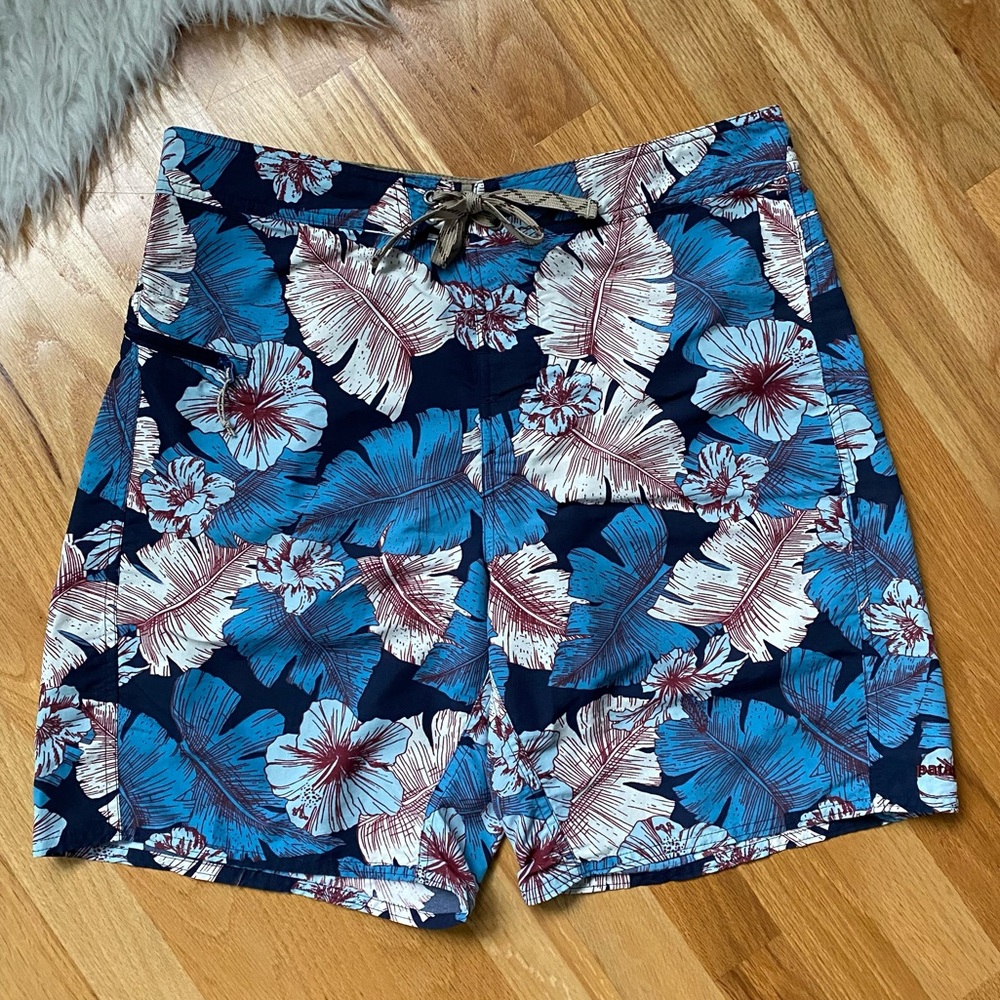 Patagonia Wavefarer Board Shorts Swim Trunk Hawaiian Floral
